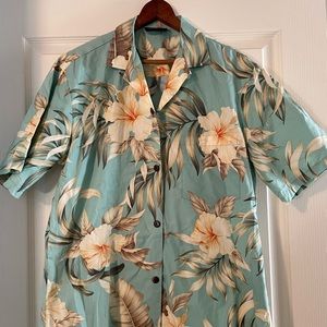 Royal Creations brand mens authentic Hawaiian shirt size Medium